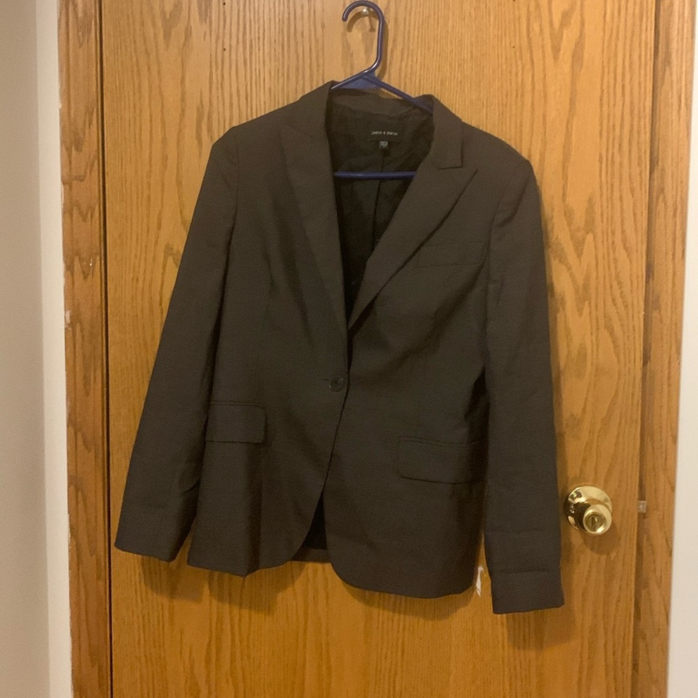 Dark Gray wool suit with skirt size 8 with Notched Lapel and Slim Fit
